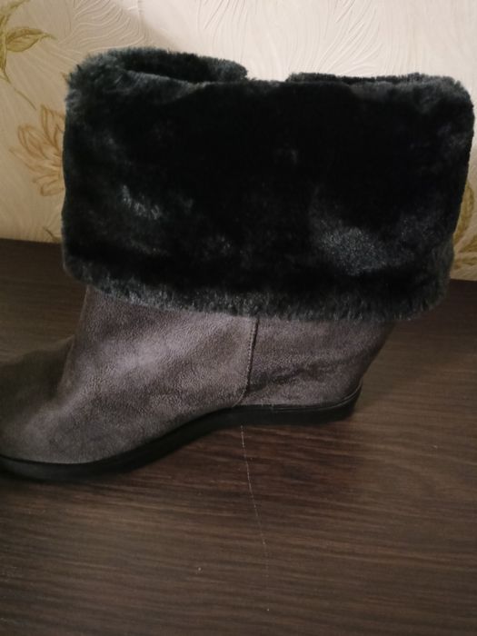 Продам чоботи жіночі НОВІ