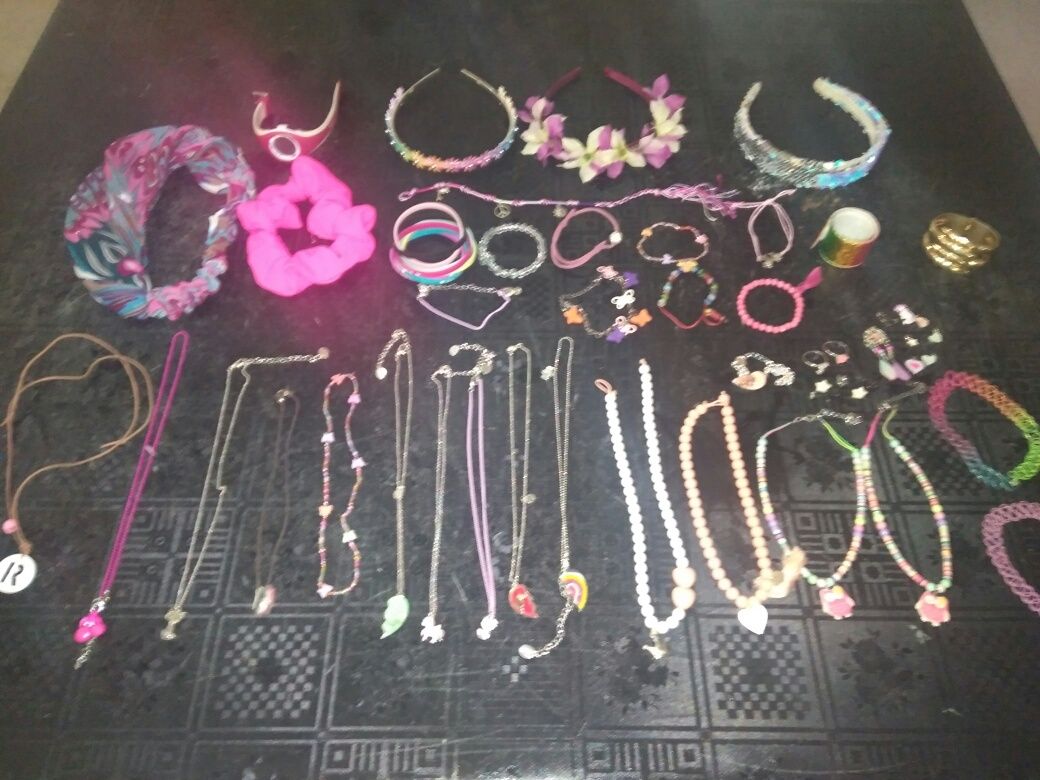 Bijuteria da (Claire's) Fios, pulseiras, anéis, pendentes e bandeletes