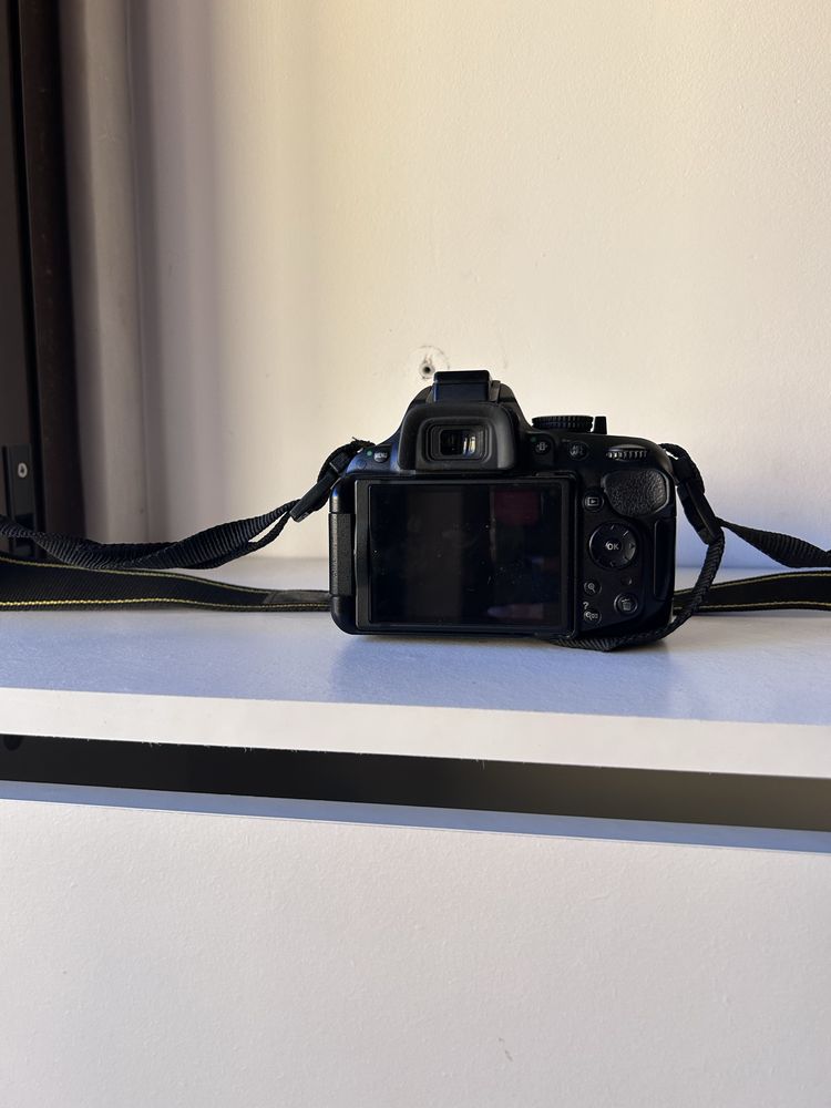 Venda de máquina fotográfica Nikon D5200 + acessórios