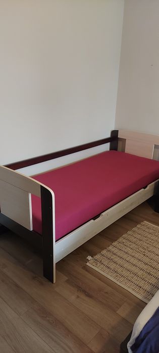 Łóżko/ tapczanik z poręczą
