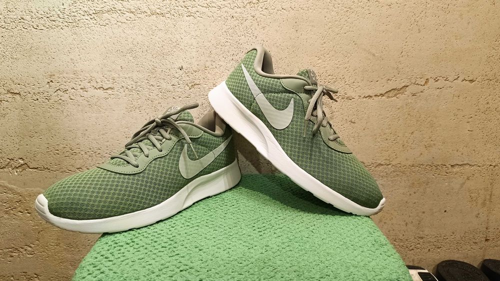 NIKE TANJUN EASE ON r.42 jak nowe stan idealny