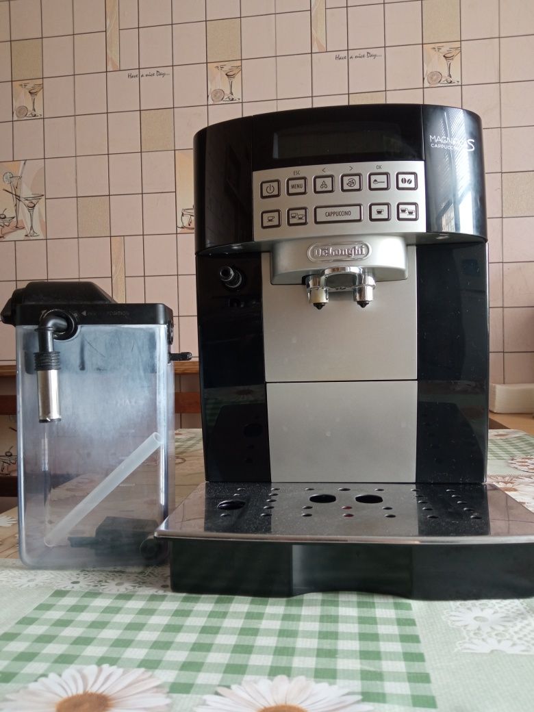 Кофемашина DeLonghi ECAM 22.360 S Magnifica