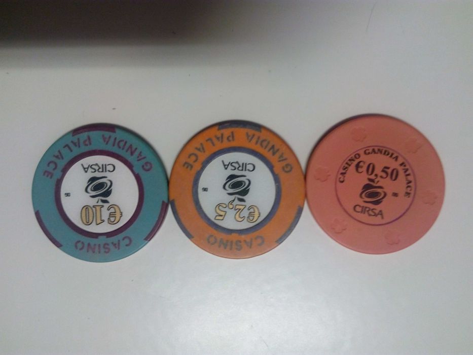 Coleção de 71 fichas de 27 casinos.