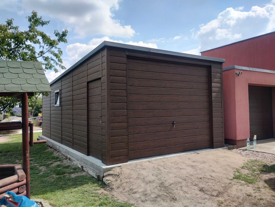 Garaż ocieplany stalowy drewnopodobny. 4x6. Automat. Płyta pur 4.