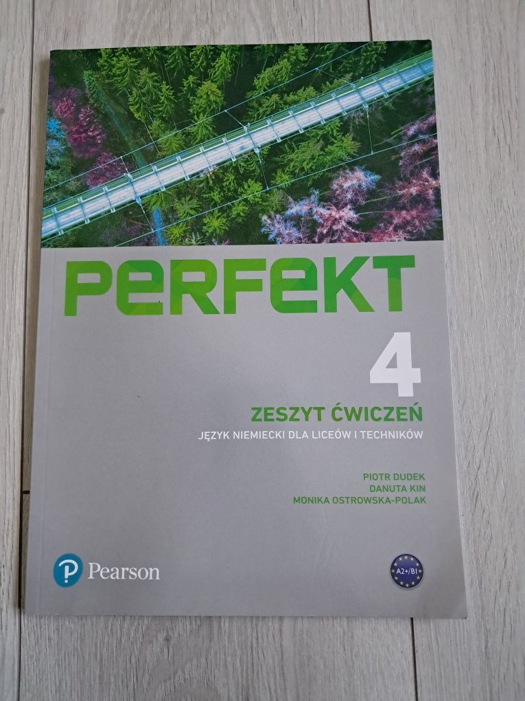Sprzedam książkę i ćwiczenie do niemieckiego klasa 4 perfekt pearson