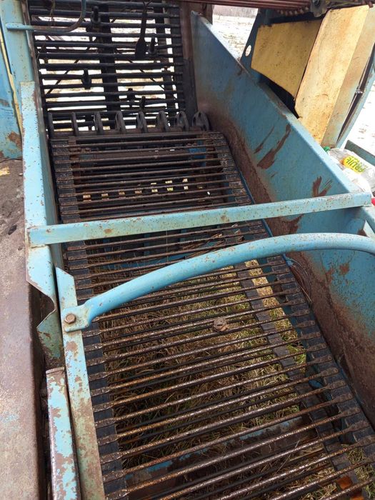 Картопляний комбаїн в робочому стані