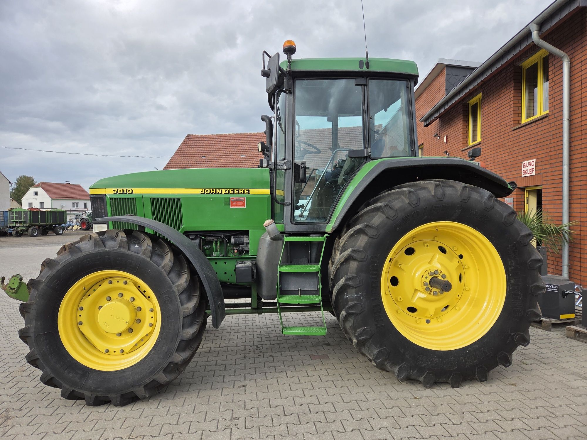 Ciągnik John Deere 7810