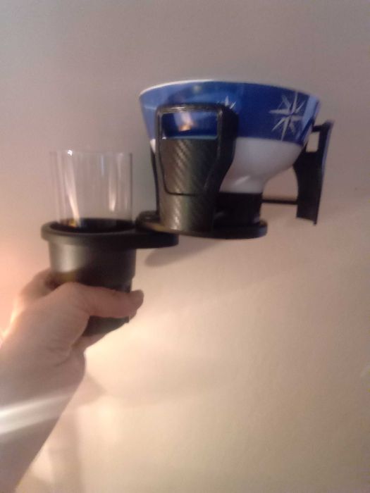 Uchwyt na kubek z napojem, lub talerzyk z posiłkiem- do samochodu.