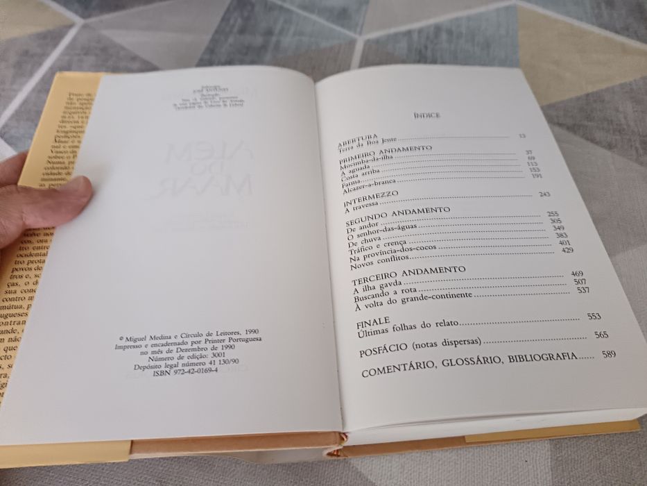 Livro "Além do Maar" de Miguel Medina