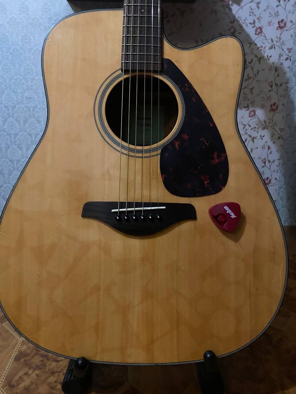 Продам электроакустическую Yamaha FGX800C