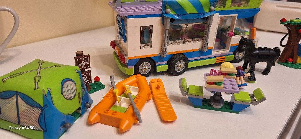 LEGO Friends samochód kempingowy Mii 41339