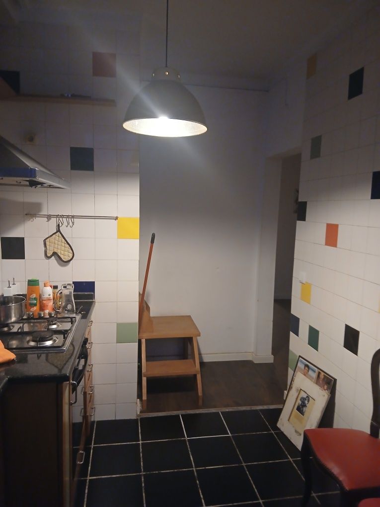 Aluga se quarto a senhora idonea