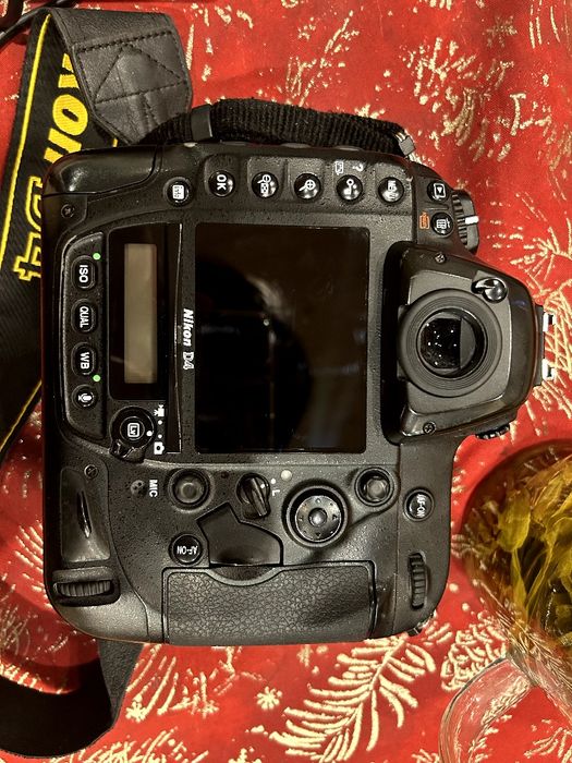 Фотоапарат NIkon D4 пробіг мало