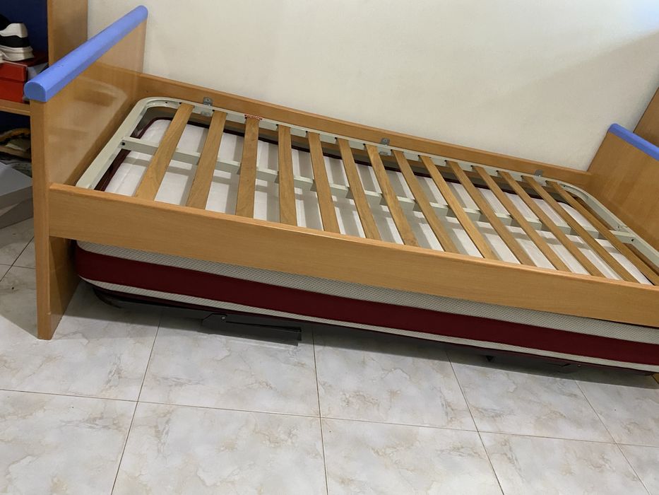 Vendo cama de solteiro.