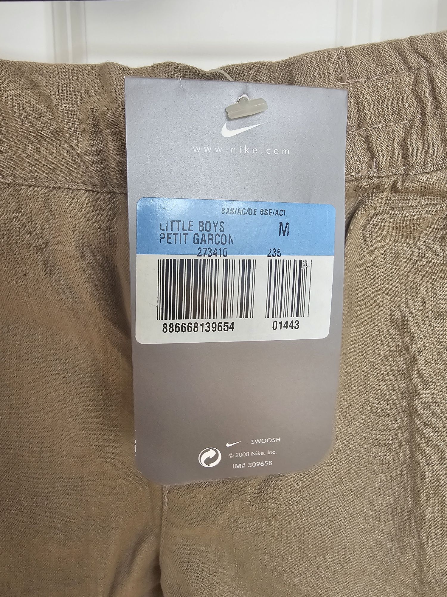 Nowe krótkie spodenki bojówki rozmiar 110-116cm marki Nike

Uwaga na