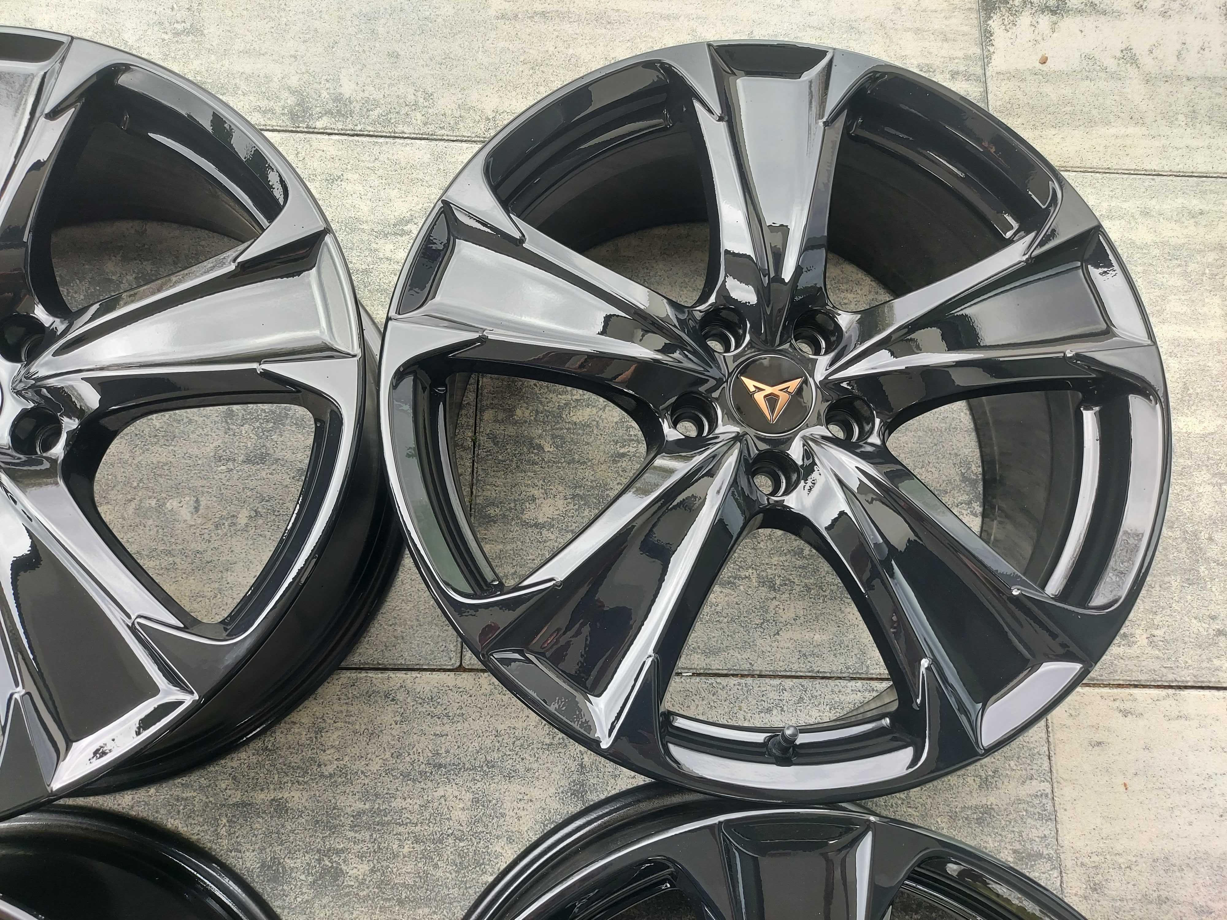 Felgi  oryginalne CUPRA LEON IV 5FA 8X19 ET 49