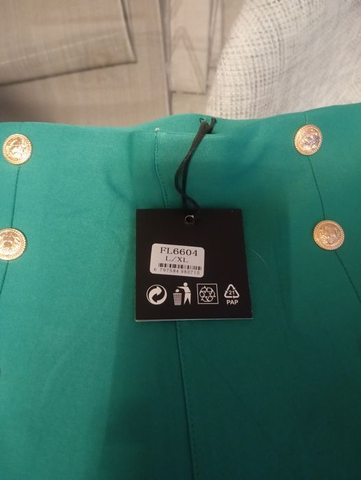 Calça Pantalona e calções de mulher novos