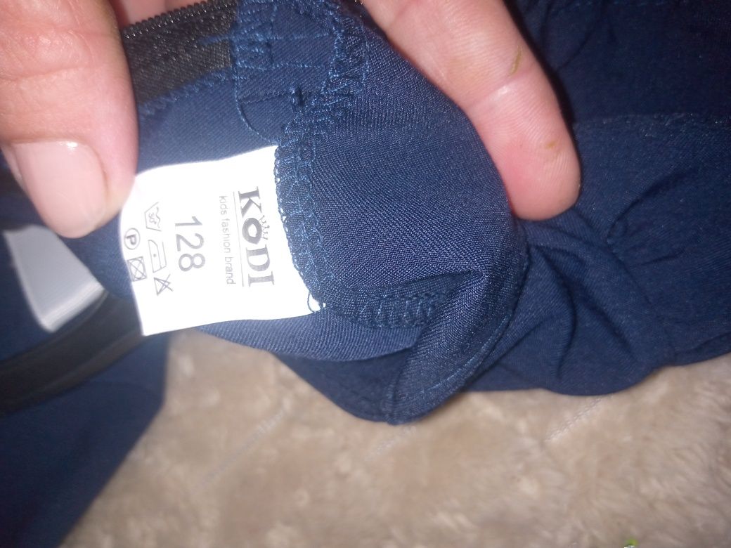 Продам шкільне плаття
