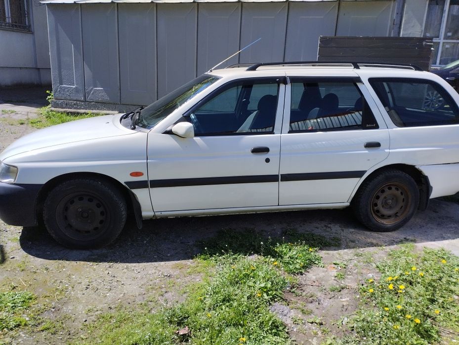 Продам Форд ескорт 1999р,1.6