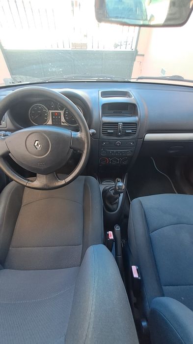 Renault Clio Cinza