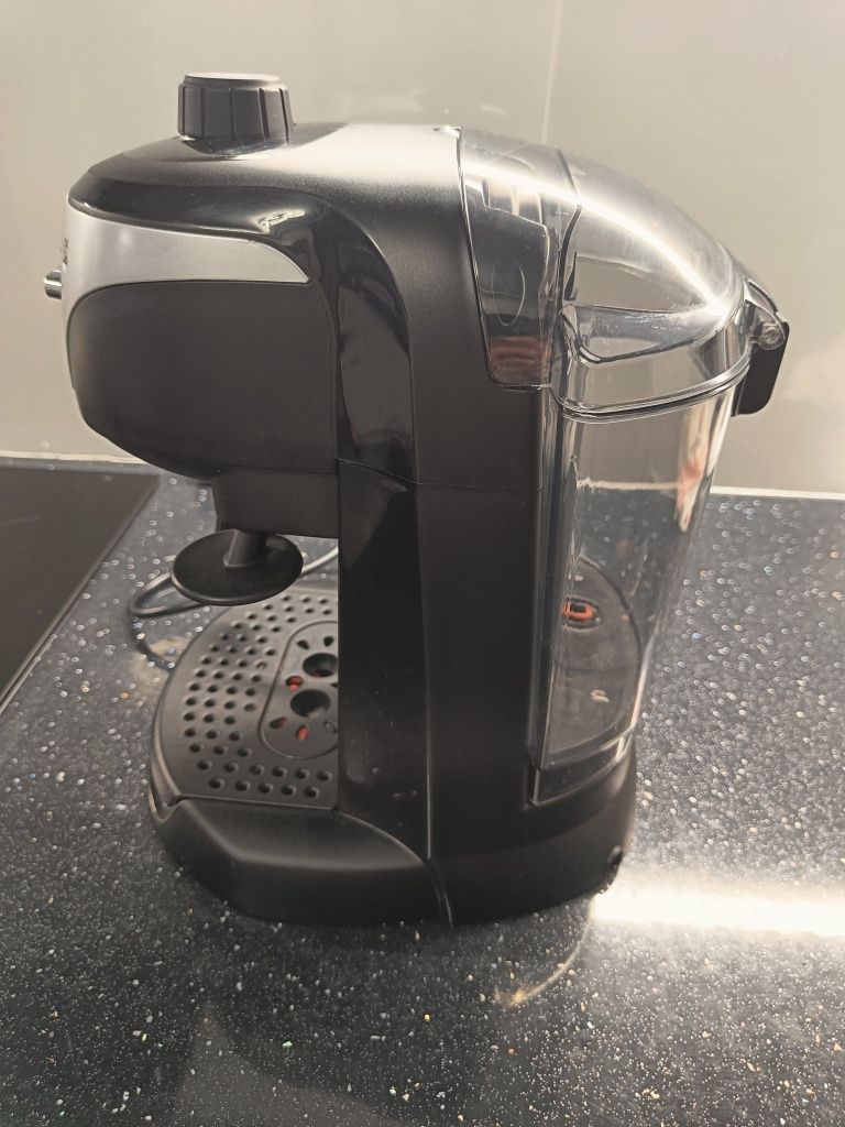 Kolbowy ekspres ciśnieniowy De'Longhi EC 220.CD 1100 W czarny