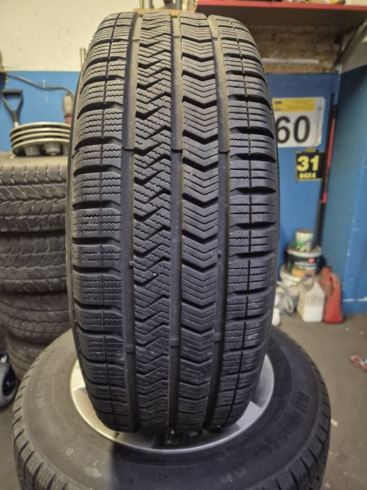 Opony zimowe 215/60 R16 z alu felgami