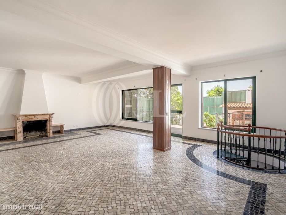 Moradia T4 com jardim e garagem, em Alfragide, Lisboa