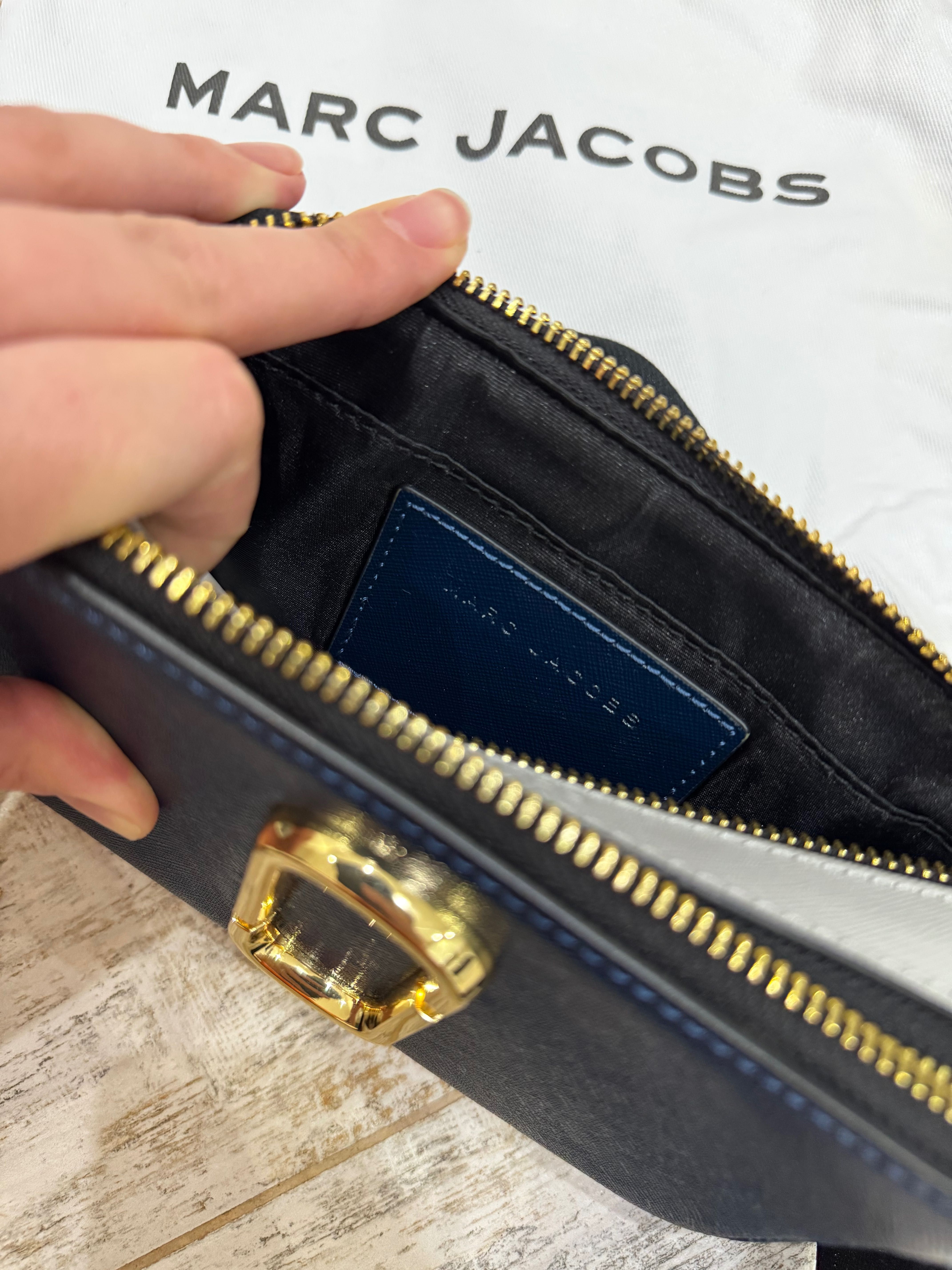 Сумочка-клатч MARC JACOBS в идеальном состоянии как новая оригинал