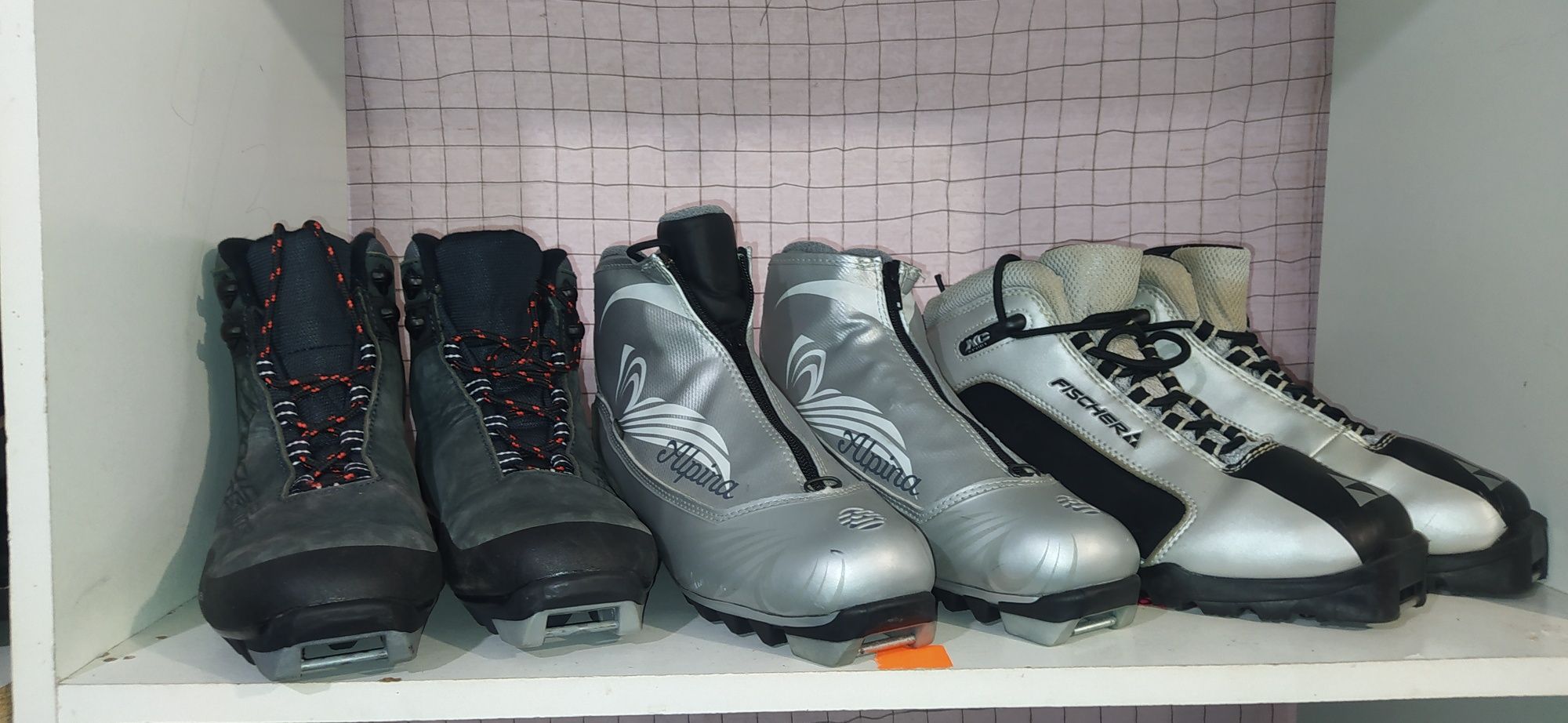 Разные ботинки для беговых лыж. Много. Размеры с 28 по 47.