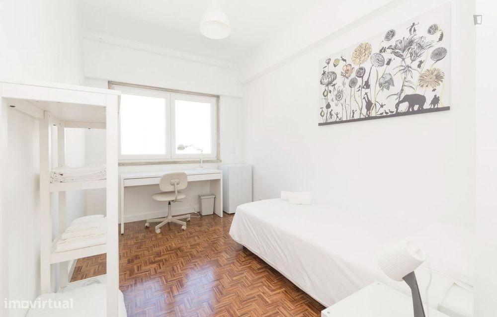 427248 - Quarto com cama de solteiro, com casa...