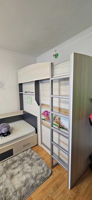 Продаємо дитячу кімнату, є два матраци в хорошому стані.