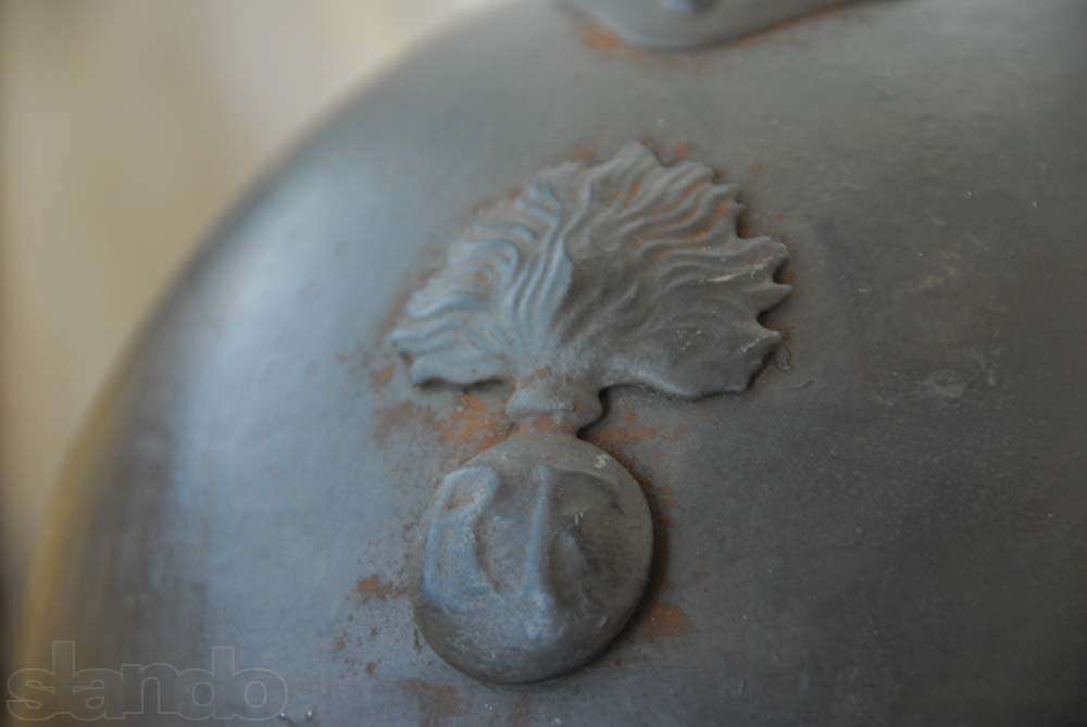 Кокарда гренада (каска шлем Адриан 1915 г.Франция)
