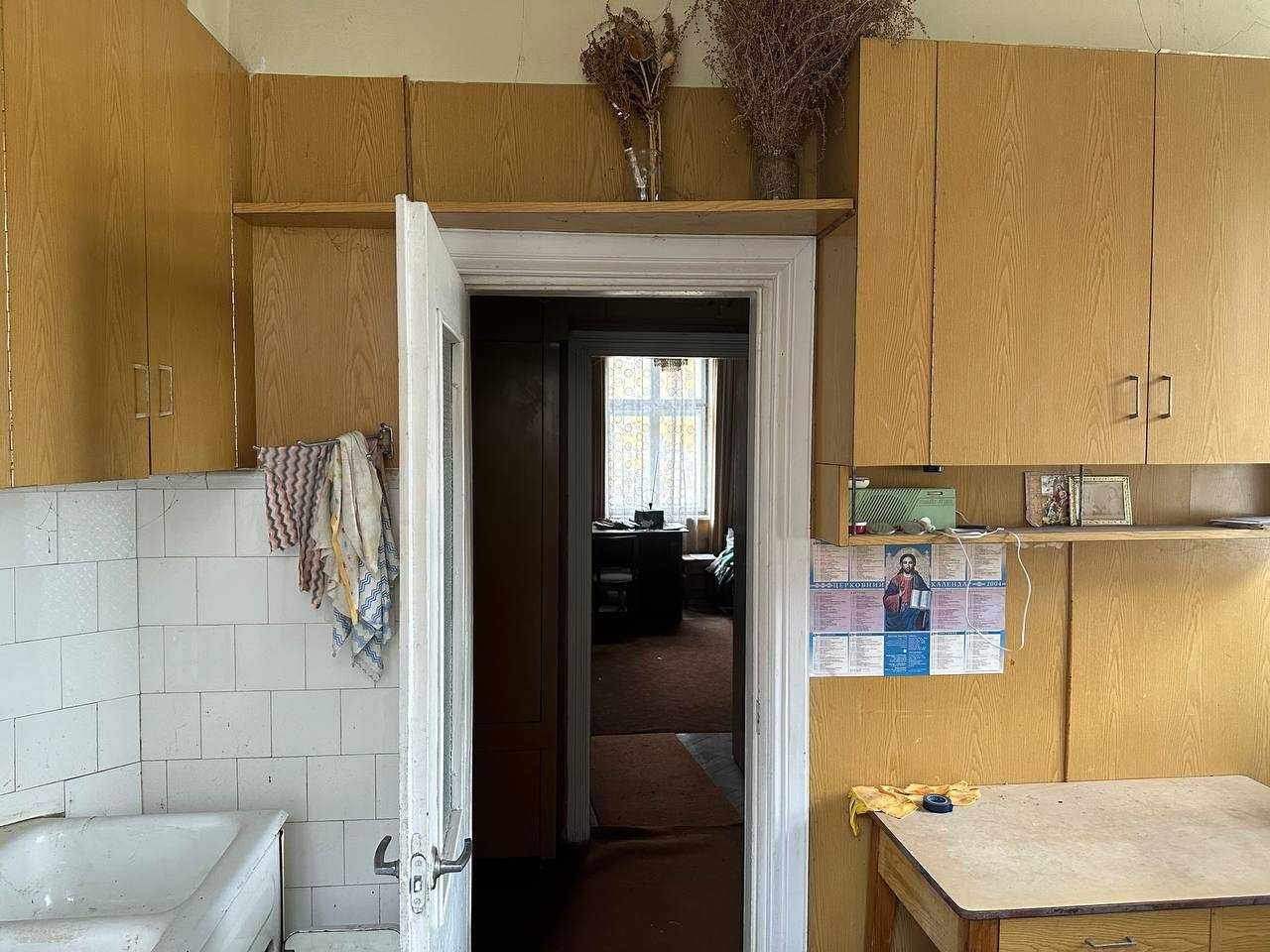 Продаж трикімнатної квартири в центрі, вул. Коновальця 54А