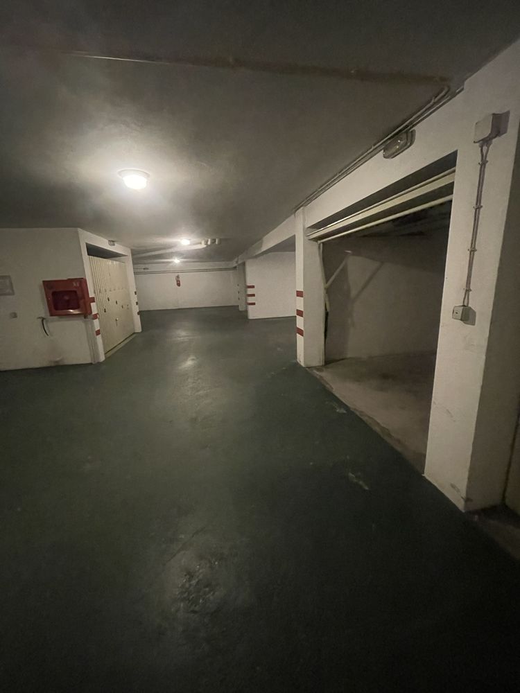Garagem Fechada-Boa Localizacao