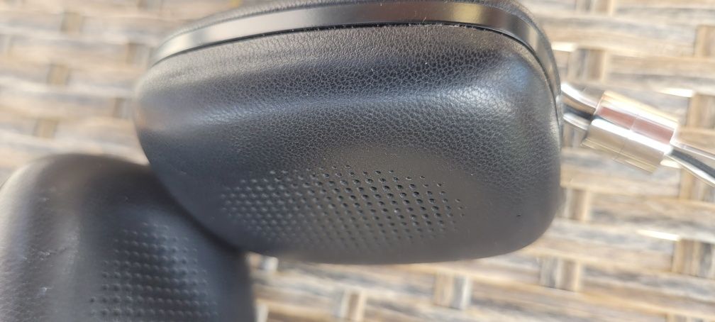 Bowers &Wilkins P 5