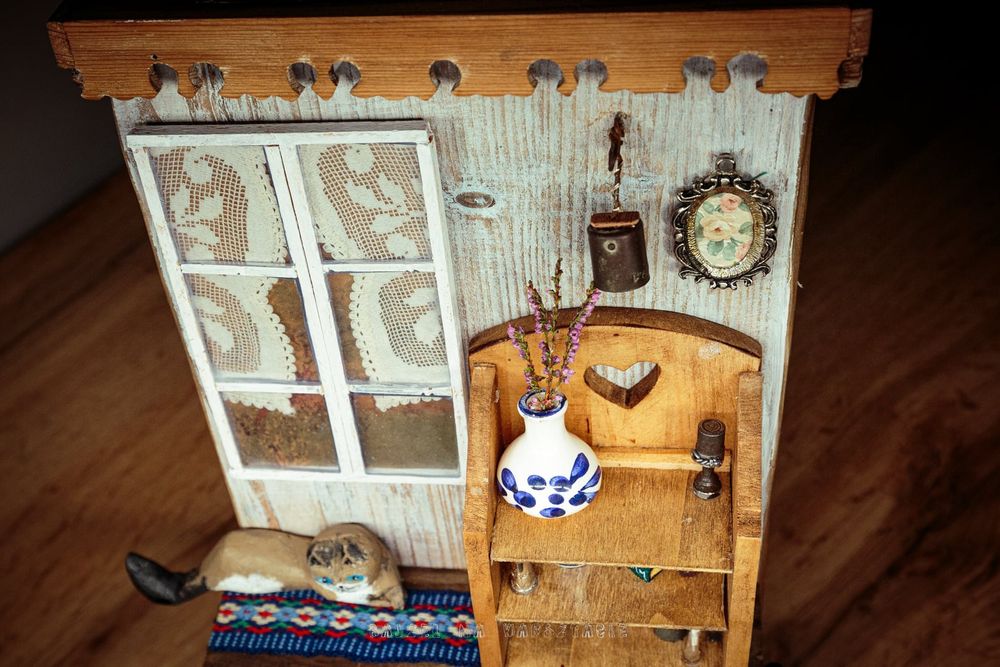 Dekoracja w formie wieszaka na klucze handmade z oświetleniem  kot