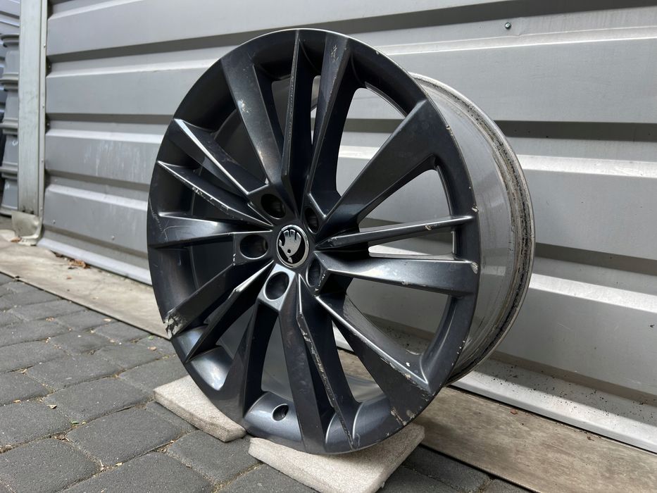 ORYGINALNA Felga Skoda 19" 8.0" ET 44 5x112 3V0.601.025.BD Superb