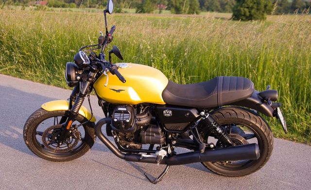 Moto guzzi v7 stone