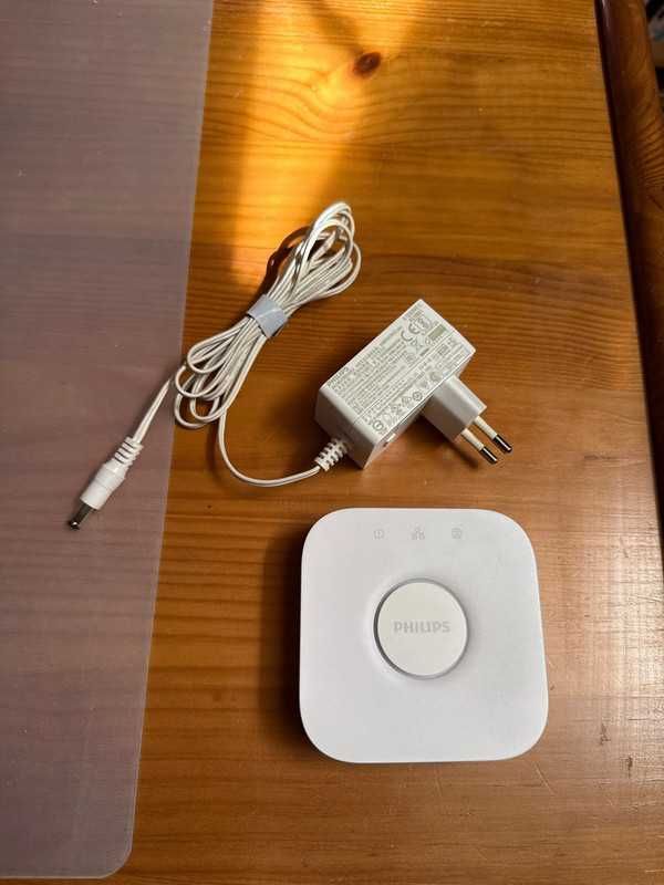 Philips HUE Sync + Hue Bridge + 4 Hue Play Lights