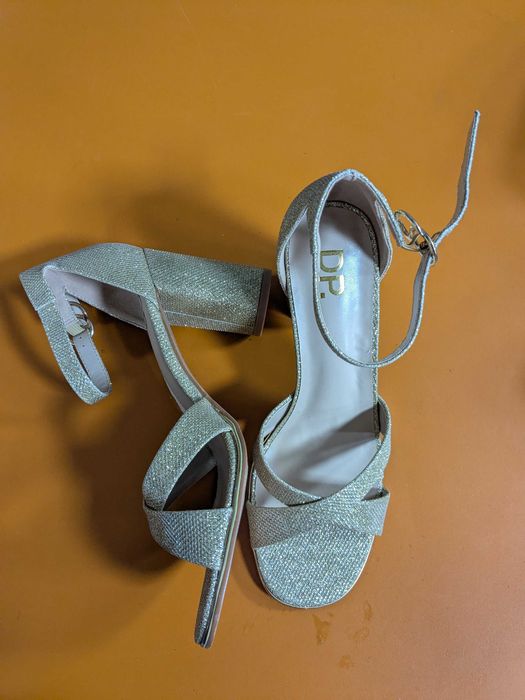 DP. eleganckie buty na obcasie złote rozm. 41