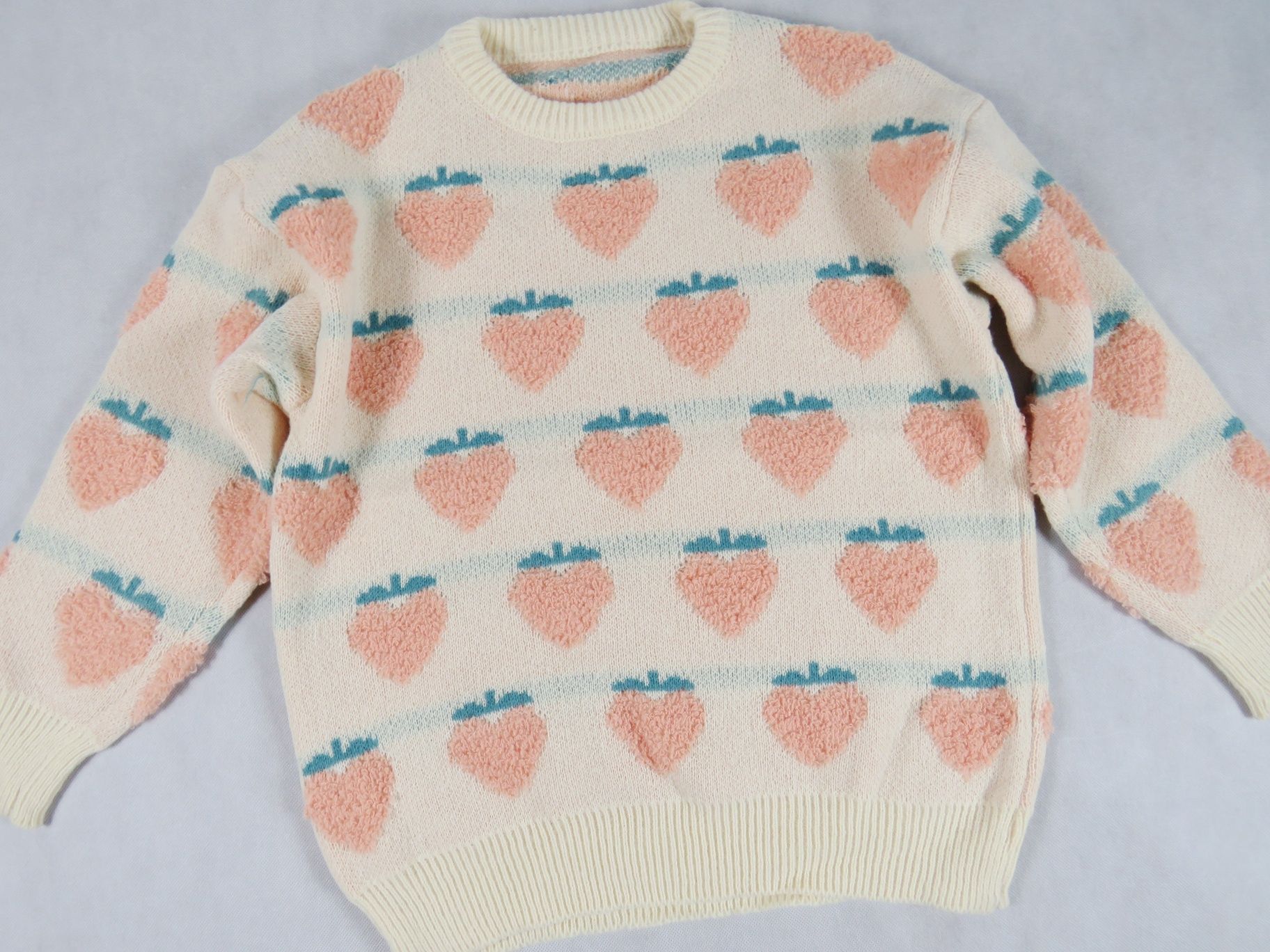 Kremowy sweterek w truskawki M/L nowy sweter strawberry pattern
