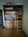 Biblioteczka drewniana z drabiną + biurko gratis