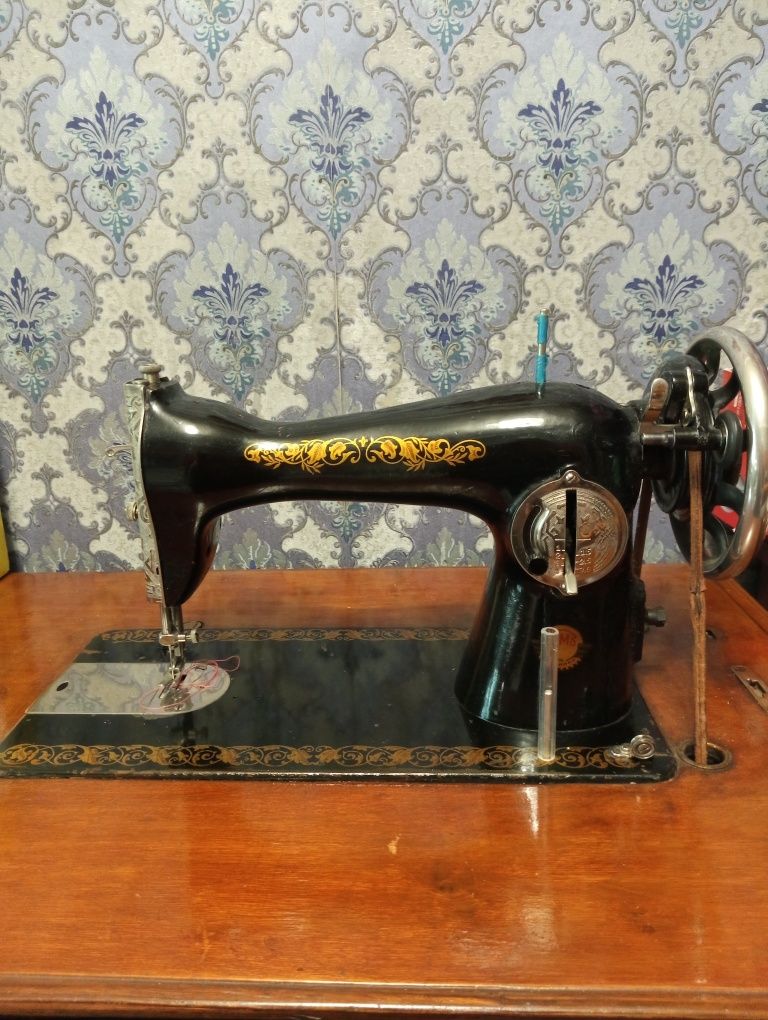 Продам швейну машинку з ножним приводомПодольськ