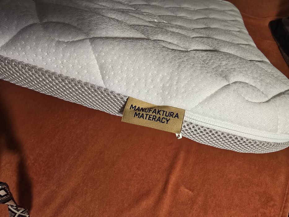 Sprzedam lozeczko nuna z nowym materacem i poduszką