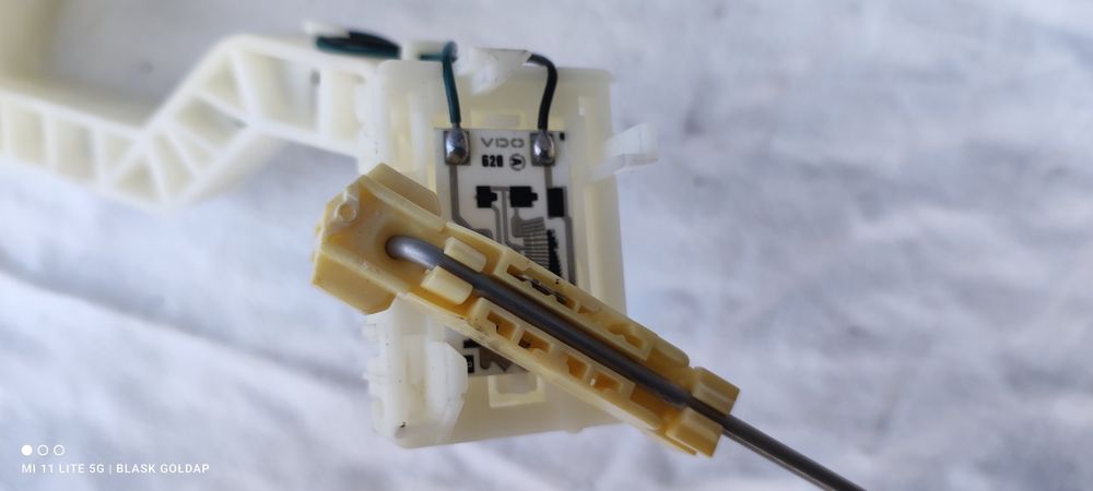 Czujnik Poziomu Paliwa w Zbiorniku Audi S6 4.2 Q 340 KM Automat 2000 r