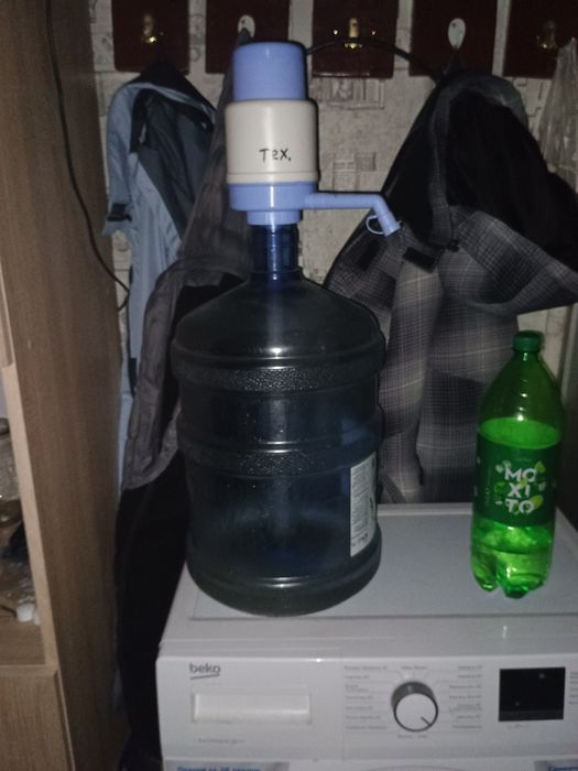 Бутиль води 19 літрів з помпою