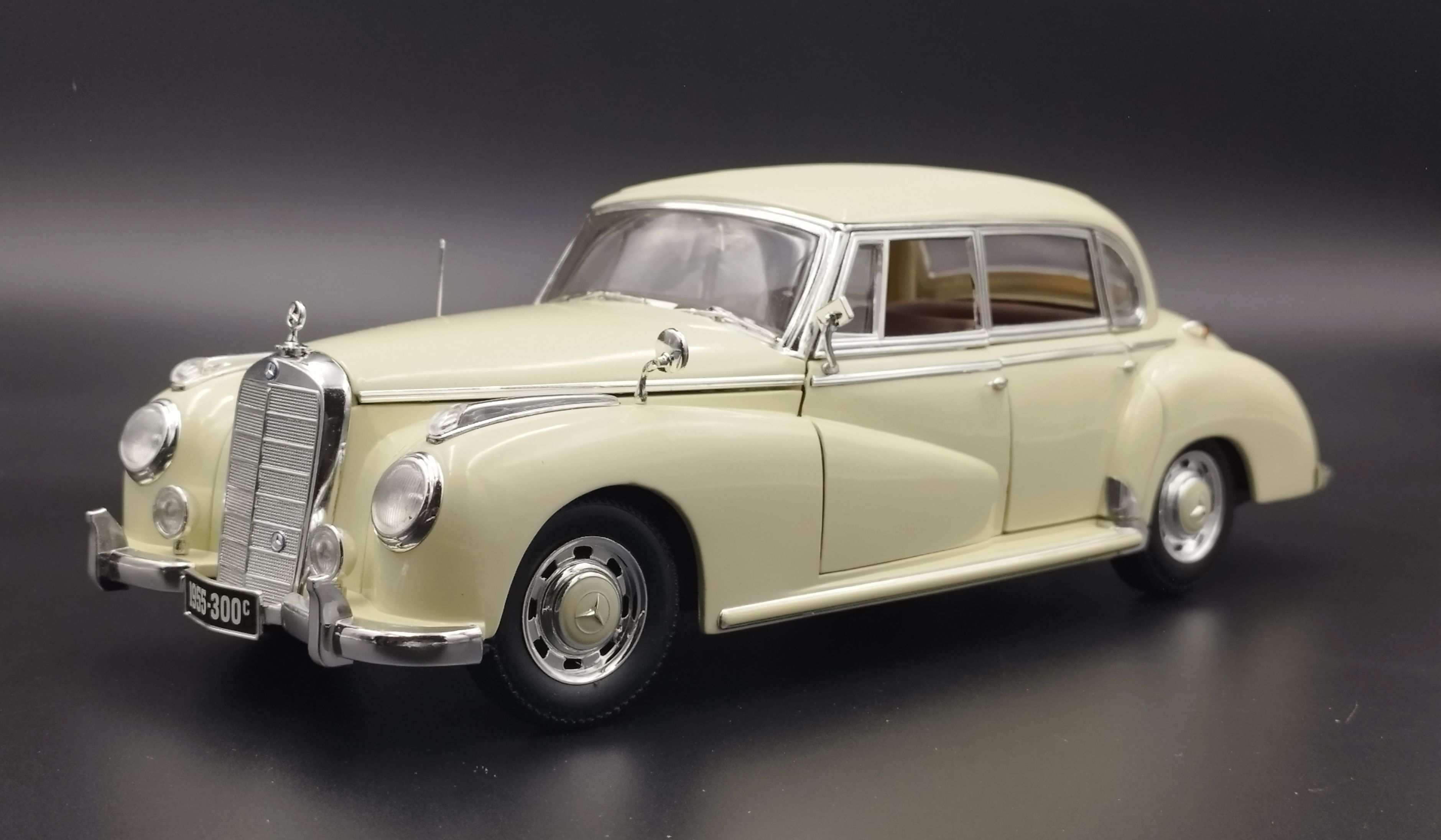 1:18 Ricko 1955 Mercedes-Benz 300c Sedan model nowy