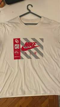 T-Shirt Nike.