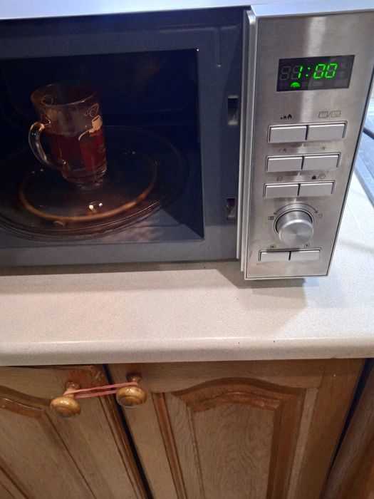 Микроволновая печка с грилем.