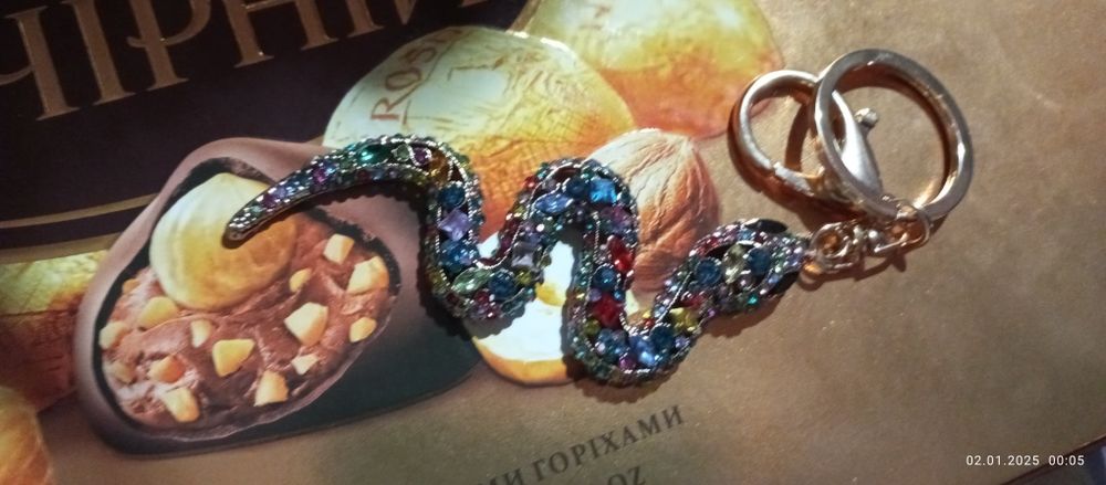 Подарок змея брелок камни  шикарний зеленая
